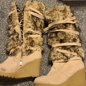 Wedge faux fur zip boots